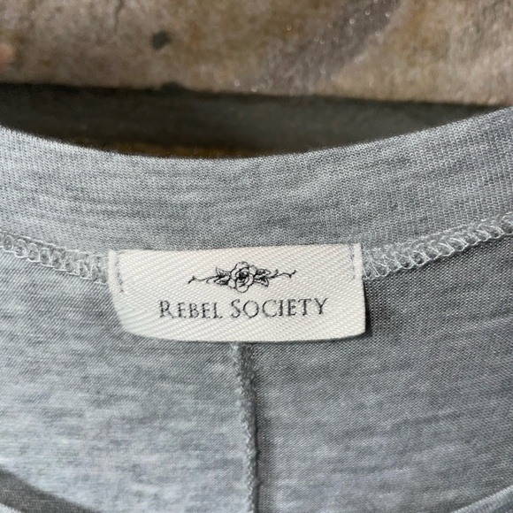 Grey top , never worn NWOT - Picture 3 of 3
